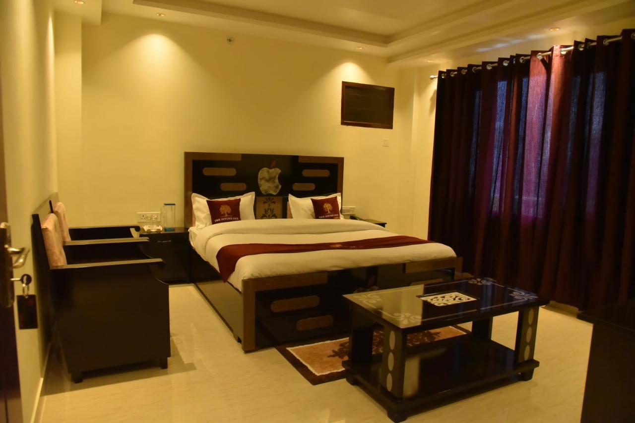 The Divine Oak Golden Leaf Hotel Katra  Exterior photo